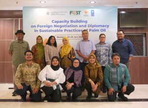 Perkuat Diplomasi Sawit Berkelanjutan, PSPD UGM Gelar Pelatihan Bauran Negosiasi Global untuk Staf Lintas Kementerian